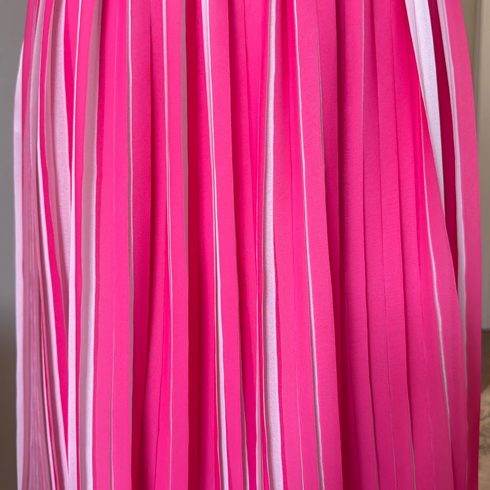 Barbie pink and white accordion skirt - Picture 2 of 3